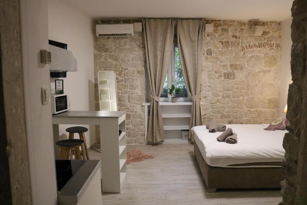 Studios Kadena Trogir - 18Th Century Stone House Exterior foto