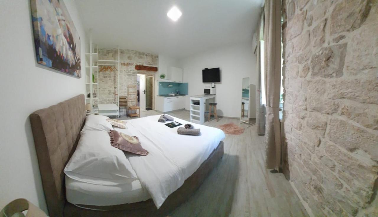 Studios Kadena Trogir - 18Th Century Stone House Exterior foto