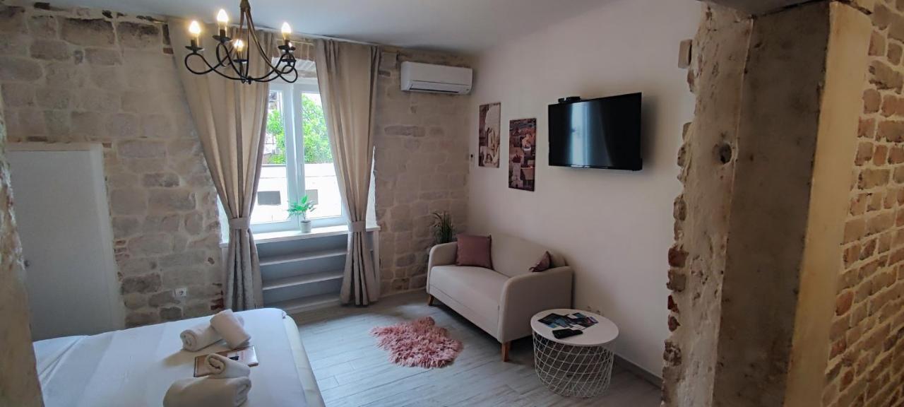 Studios Kadena Trogir - 18Th Century Stone House Exterior foto