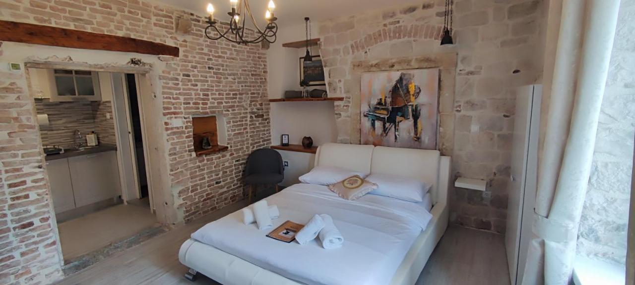 Studios Kadena Trogir - 18Th Century Stone House Exterior foto