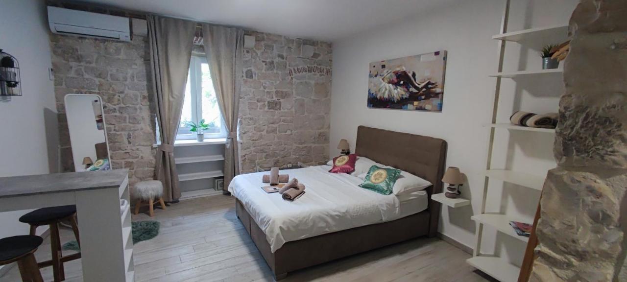 Studios Kadena Trogir - 18Th Century Stone House Exterior foto