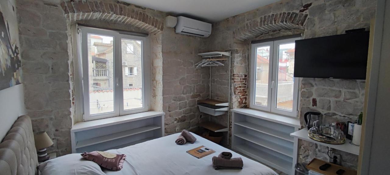 Studios Kadena Trogir - 18Th Century Stone House Exterior foto