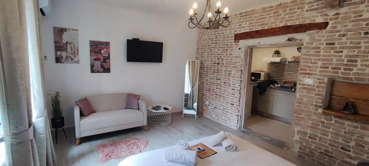Studios Kadena Trogir - 18Th Century Stone House Exterior foto
