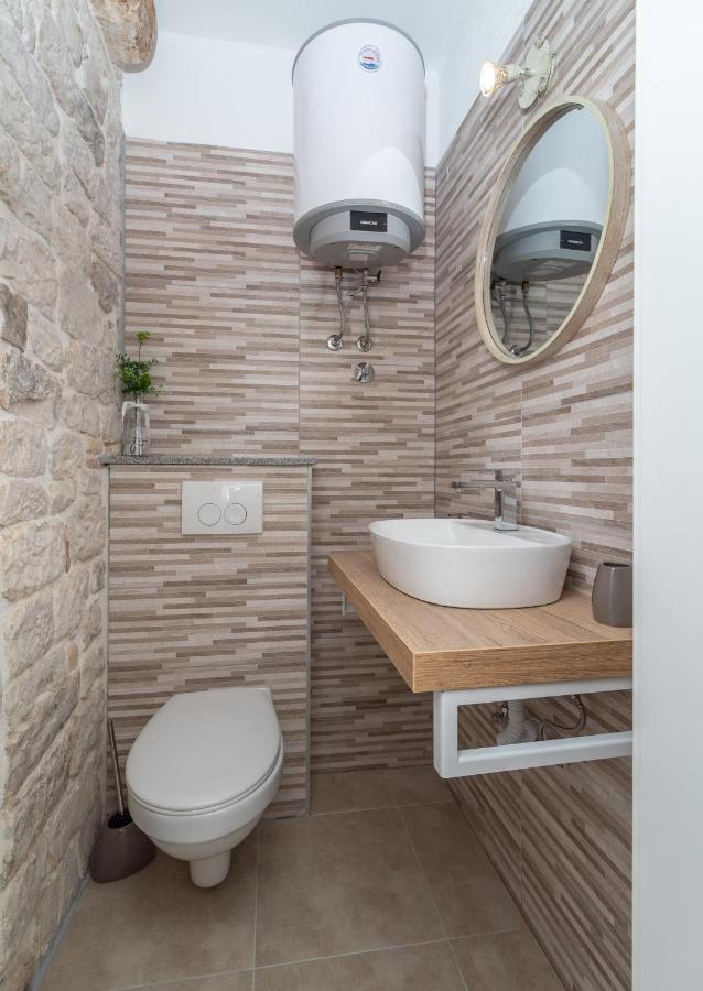 Studios Kadena Trogir - 18Th Century Stone House Exterior foto