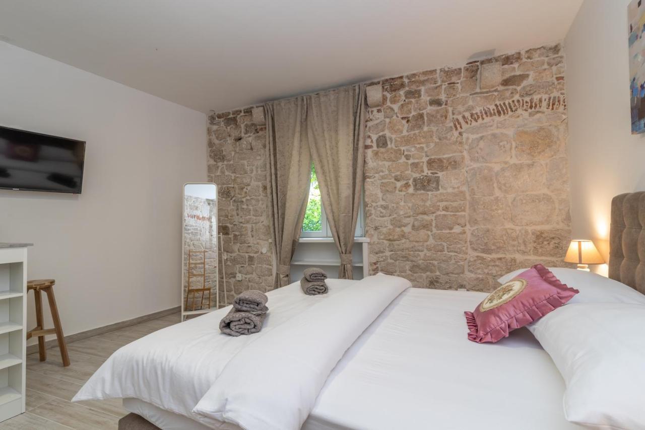 Studios Kadena Trogir - 18Th Century Stone House Exterior foto
