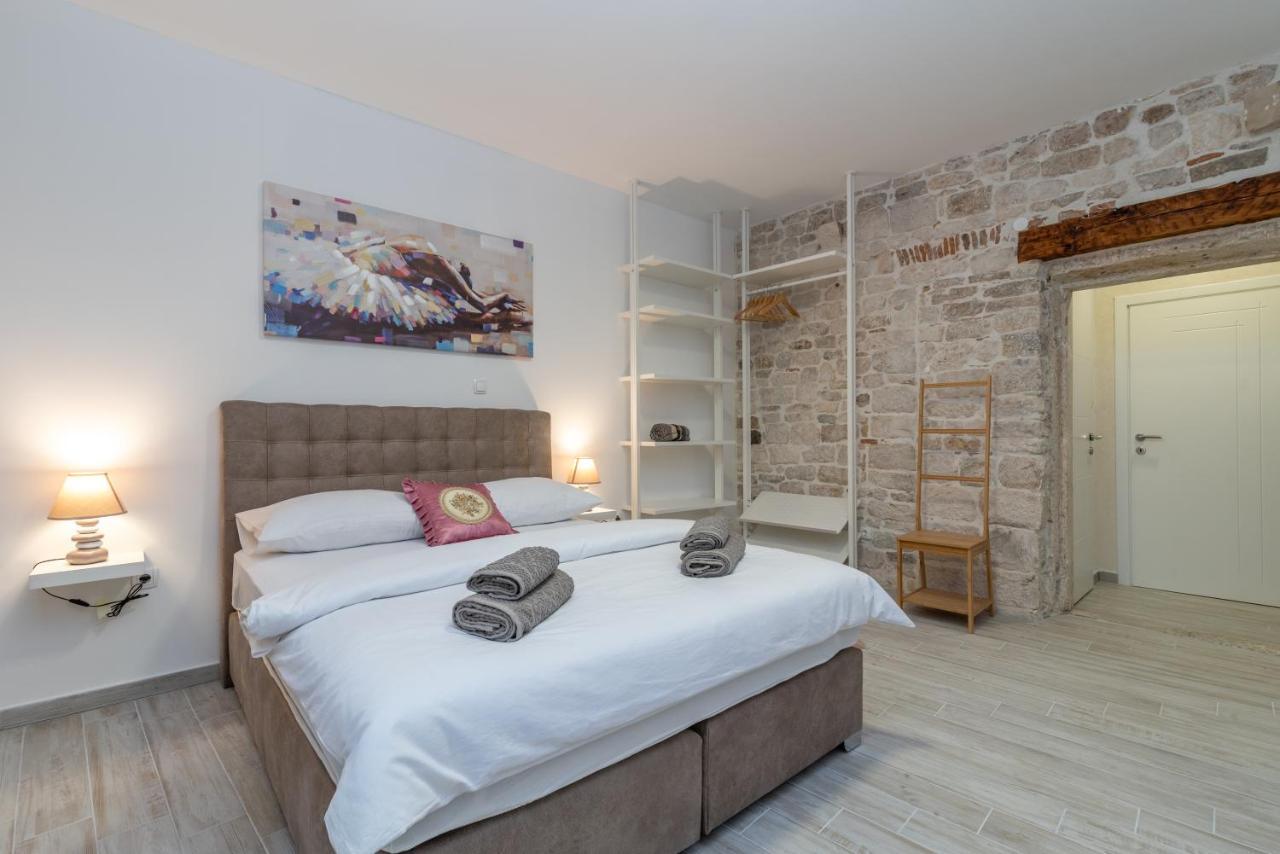 Studios Kadena Trogir - 18Th Century Stone House Exterior foto